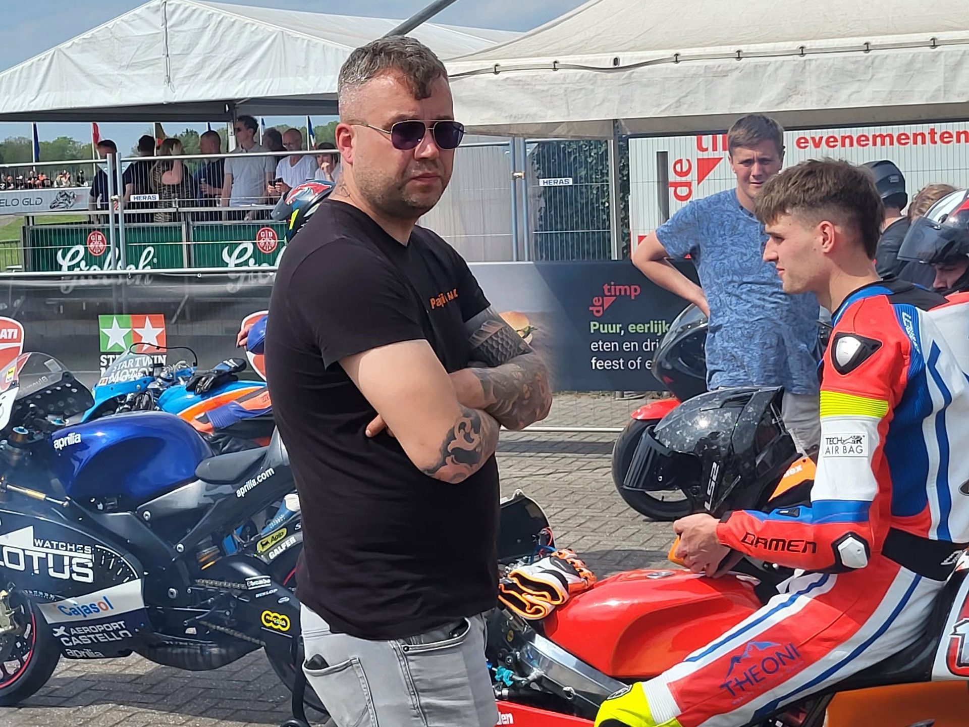 Mike van Wessel in het paddock